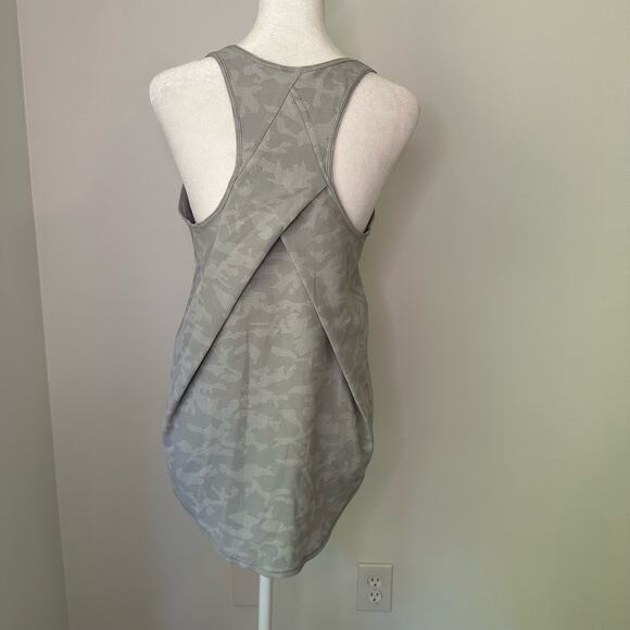 Lululemon Essential pleated light gray camo print racerback tank top - Picture 4 of 9
